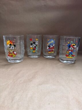 Set of 4 x 2000 McDonalds Walt Disney World Square Glass Tumblers